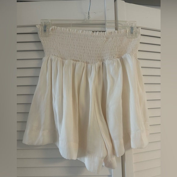 Womens TCEC White Smocked Waist Shorts - Picture 3 of 6